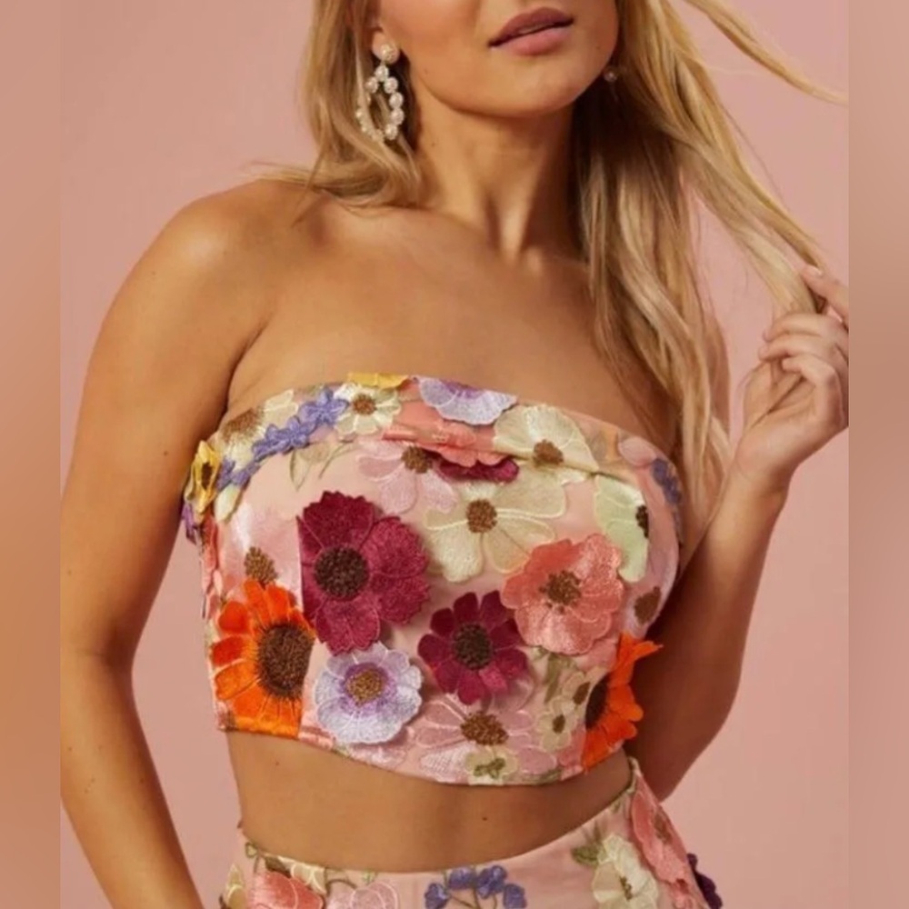 *HOST PICK* NWT Altar’d State 3D Floral Top